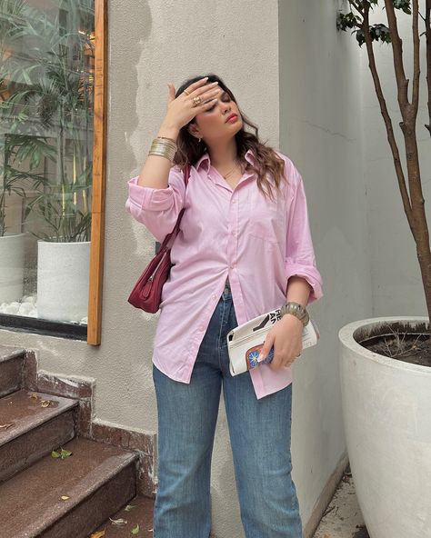 Pink + Denim = Instant classic 🎀 What do you think of this casual chic vibe ? #dailyoutfit #chicoutfit #pinkshirt #denim #denimstyle Pink Button Up Shirt Outfit, Button Up Shirt Outfit, Pink Button Up Shirt, Pink Denim, Pink Shirt, Daily Outfits, Button Up Shirt, Denim Fashion, Shirt Outfit