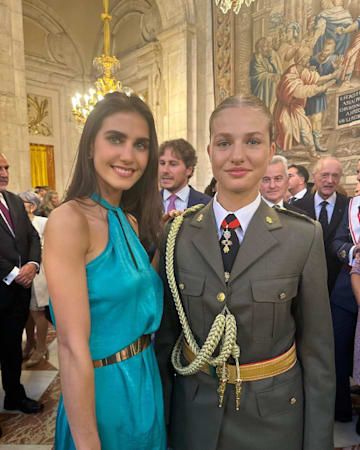 La princesa Leonor y las imágenes no vistas de la recepción en el Palacio Real Leonor Princess Of Asturias, Army Dress, Princess Of Spain, Princesa Real, Spanish Royalty, The Heir, Fashion Gal, Princess Leonor, Estilo Real