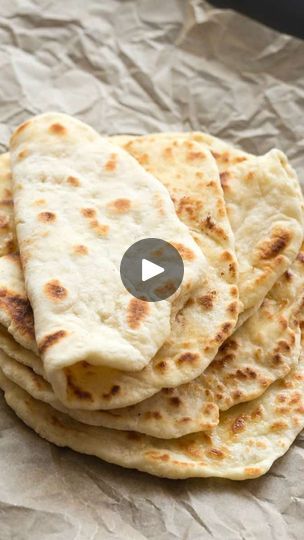 2 Ingredient Bread, Indian Takeout, Pane Naan, Healthy Flatbread, Pane Pita, Clean Sweets, Homemade Pita Bread, Pita Bread Recipe, Naan Recipe