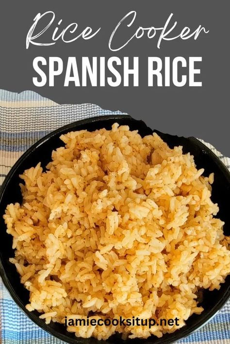 Simple Spanish Rice, Rice Cooker Spanish Rice, Spanish Rice Easy, Spanish Rice Recipe, Rice Side Dish Recipes, Chili Mac And Cheese, Rice Cooker Recipes, Mexican Dinner Recipes, Rice Side Dishes