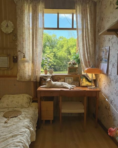 Countryside Bedroom Aesthetic, Village House Interior Design, Dark Cottagecore Aesthetic Bedroom, Forest Aesthetic Bedroom, Cottagecore Aesthetic Bedroom, Home Library Aesthetic, Cozy Bedroom Aesthetic, Bedroom Nook, Aesthetic Cottagecore