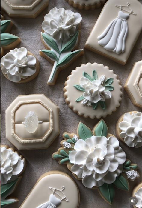 Sage Wedding Cookies, Sage Green Wedding Cookies, Wedding Flower Cookies Decorated, Eucalyptus Wedding Cookies Decorated, Wedding Favor Royal Icing Cookies, Bridal Cookies, Cookie Decorating Party, Wedding Sweets, Baby Cookies