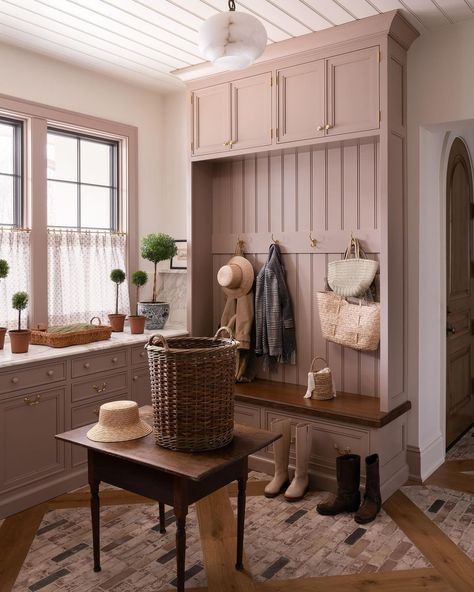 WHITTNEY PARKINSON DESIGN (@whittneyparkinson) • Instagram photos and videos Whittney Parkinson Design, Whittney Parkinson, Mud Room Laundry Room Combo, Diy Dream Home, Laundry Room/mudroom, Mudroom Design, Gold Home Decor, Hygge Decor, Boot Room