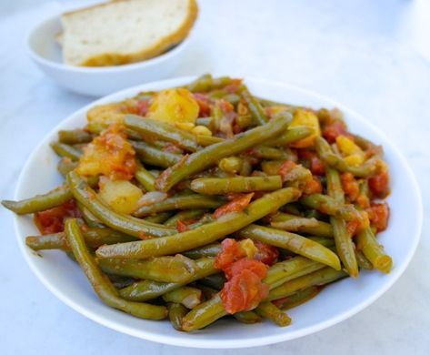 Fasolakia Recipe, Greek Green Beans, Greek Vegetables, Olive Tomato, Greek Diet, String Beans, Mediterranean Diet Meal Plan, Easy Mediterranean Diet Recipes, Cooking Green Beans