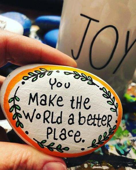 KINDNESS rocks CATSKILL 🎨❤️ on Instagram: “You make the world a better place🌱 . . . . #kindnessrockscatskill #thekindnessrocksproject #kindnessrocks #catskillny #youmatter #rockart…” Rock Sayings, Rock Quotes, Inspirational Rocks, Paint Rocks, Rock Painting Ideas, Painted Rocks Kids, Painted Rocks Craft, Painted Rocks Diy, Rock Painting Ideas Easy