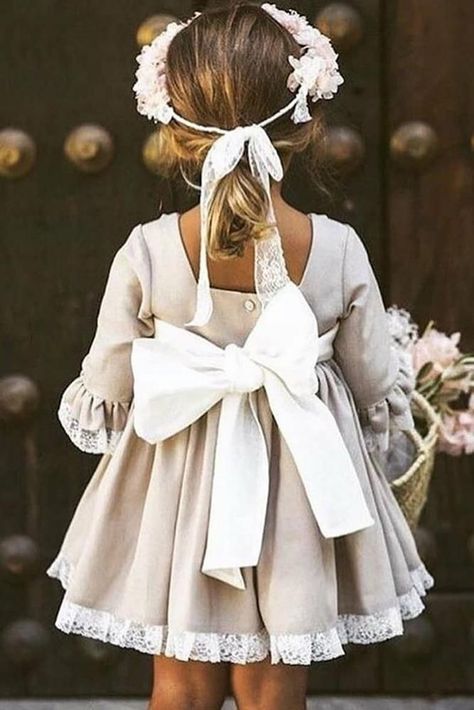 Country Flower Girl Dresses, Country Flower Girl, Country Flower Girls, Flower Girl Dresses Country, Wedding Dress Guide, Pretty Wedding Dresses, Dress Guide, Country Wedding Dresses, Wedding Flower Girl