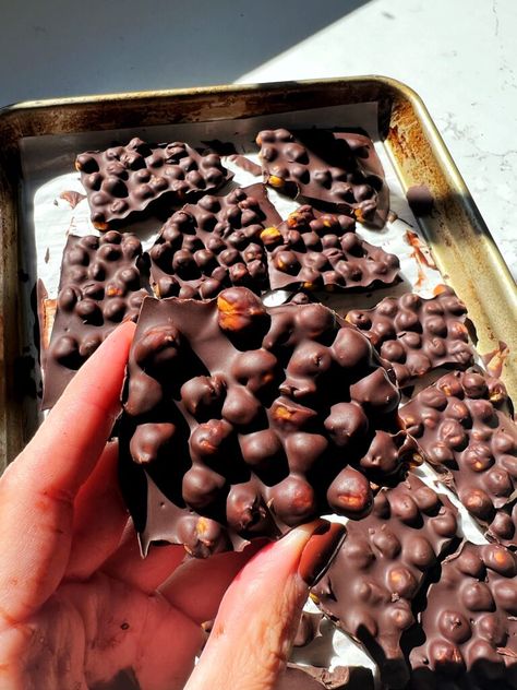 2-ingredient Dark Chocolate Chickpea Bark (vegan) - rachLmansfield Thm Snacks, Chic Peas, Healthy Snack Bars, Tiktok Ideas, Gluten Free Sweet, Snack Bars, Healthy Treat, Chocolate Bark, Cooking For One