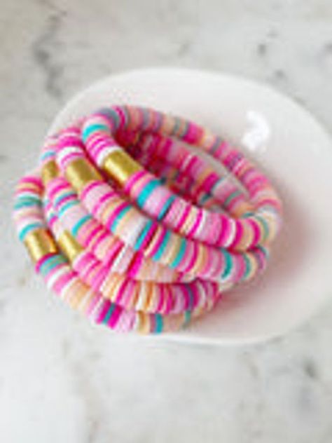 Barrels Diy, Make Clay Beads, Vinyl Disc, Preppy Bracelets, Preppy Jewelry, Candy Necklaces, Clay Bracelet, Handmade Jewelry Tutorials, Beaded Jewelry Designs