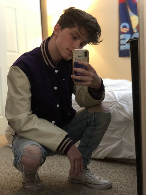 Outfit Ideas Aesthetic Vintage, 80s Aesthetic Outfits, Grunge Men, Husband Fashion, Outfit Ideas Aesthetic, Shattered Heart, College Guys, College Boys, Grunge Guys