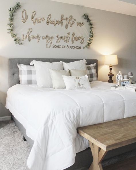 Who else is ready for the weekend? 😍🙌🏼﻿ -Now to find a cozy spot like this to snuggle into.....﻿ .﻿ .﻿ .﻿ ( #📷 @newbuild_newlyweds )﻿ .﻿ .﻿… Newlywed Bedroom Ideas, Newlywed Bedroom Decor, Newlywed Bedroom, Wall Decor Master, Small Apartment Bedrooms, Bedroom Decals, Rustic Headboard, Newly Wed, Bedroom Wall Hangings