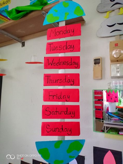 Days in a week by teacher yaya Days Of The Week Chart, Chart For Classroom, Classroom Charts, Preschool Classroom Decor, Nursery School, Classroom Crafts, Days Of The Week, Preschool Classroom, Day Of The Week