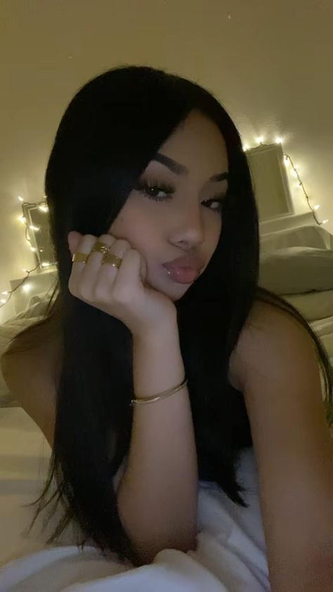 IG: jazlynamarie Makeup Mexican, Hispanic Makeup, Mexican Makeup, Latina Makeup Looks, Mexican Hairstyles, Latina Hair, Latina Makeup, Crazy Women, Cute Makeup Looks