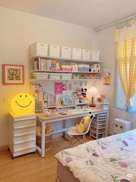 Kawaii Home, Desks Office, Deco Studio, Pastel Room, Pinterest Room Decor, Preppy Room Decor, Study Room Decor, 아파트 인테리어, Small Room Design