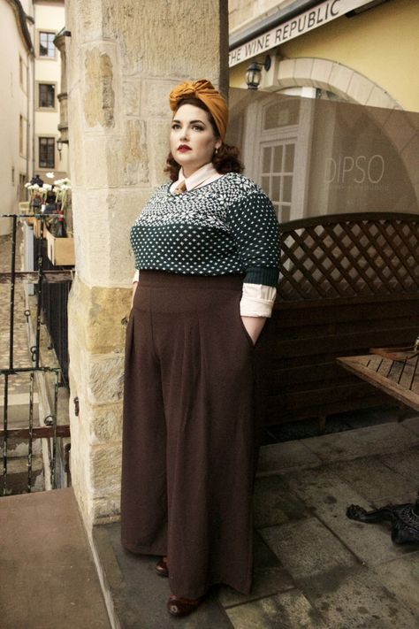 Costumes Women Plus Size, Costumes For Women Plus Size, Mid Size Aesthetic, Summer Outfits Big Stomach, Plus Size Vintage Fashion, Plus Size Summer Outfits Big Stomach, Aesthetic Plus Size, Big Stomach, Forties Fashion