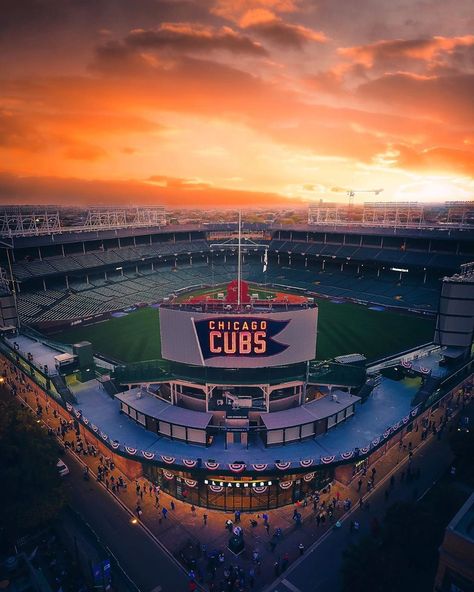 Mike Meyers on Instagram: “Cubs vs. Sox this weekend! What side are you on??  * * * * * * #mlb #chicagocubs #cubs #baseball #moodygrams #citykillerz #streets_vision…” Chicago Cubs Wallpaper, Chicago Wallpaper, Cubs Wallpaper, Wrigley Field Chicago, Baseball Wallpaper, Chicago Aesthetic, Chicago Summer, Chicago Baseball, Mlb Stadiums