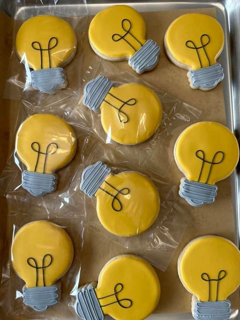 Light Bulb Cookies, Flooding Cookies, Cutout Cookies, Light Party, Cut Out Cookies, Grad Party, Grad Parties, Biscuits, Light Bulb