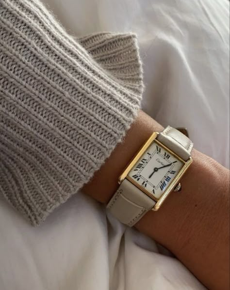 Paris Mode, Cartier Tank, Cartier Watch, Classy Jewelry, Jewelry Inspo, Looks Style, Watches Jewelry, Cute Jewelry, Vintage Watches