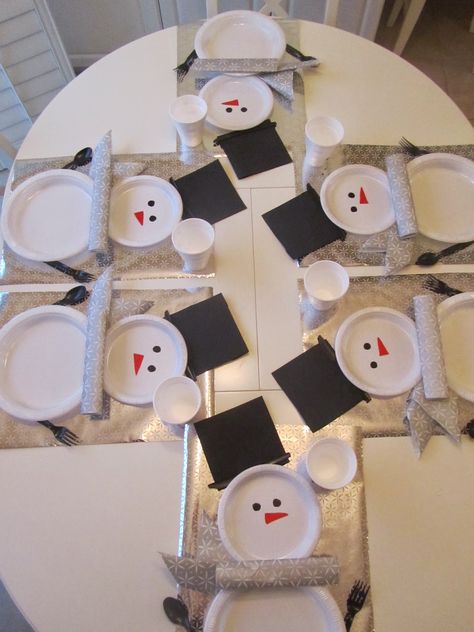 Snowman Breakfast For Kids, Snowman Party Decorations, Snowman Themed Christmas Party, Snowman Food Ideas, Frosty The Snowman Party, Snowman Table Decorations, Snowman Breakfast, Snowman Christmas Theme, Snowman Place Setting