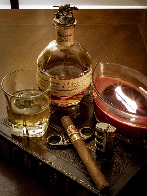 Romeo Y Julieta Cigars, Cigars And Bourbon, Blantons Bourbon, Bourbon Liquor, Blanton's Bourbon, Whisky Drinks, Wine Photography, Cuban Cigars, Cigars And Whiskey