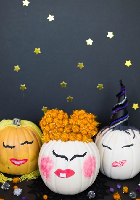 The Cutest Hocus Pocus Pumpkins! - Design Improvised Sanderson Sisters Pumpkins, Sanderson Sisters Pumpkin Painting, Hocus Pocus Pumpkin Painting, Hocus Pocus Pumpkins, Hocus Pocus Pumpkin, Creative Pumpkin Painting, Dekorasi Halloween, Sarah Sanderson, No Carve Pumpkin Decorating