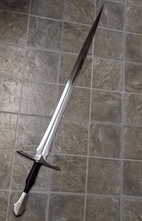 Fantasy Longsword Designs, Longsword Fantasy, Longsword Design, Medieval Knives, Long Knives, Pretty Knives, Swords Medieval, Cool Swords, Cool Knives