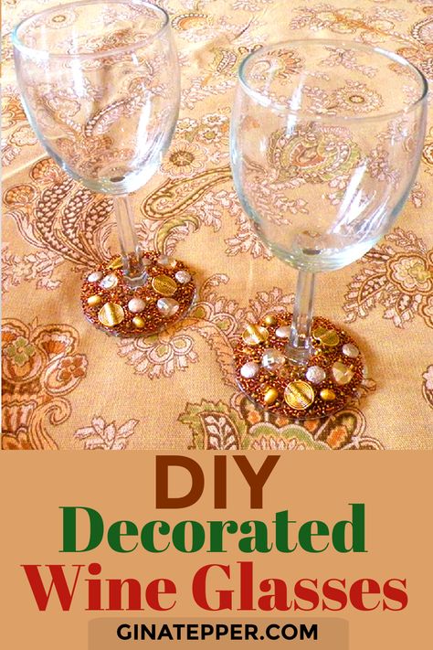 Thanksgiving Glasses, Wine Glasses Diy, Beautiful Thanksgiving Table, Easy Thanksgiving Decorations, Holiday Wine Glasses, Thanksgiving Table Centerpieces, Wine Glass Decor, Diy Wine Glasses, Decorated Wine Glasses