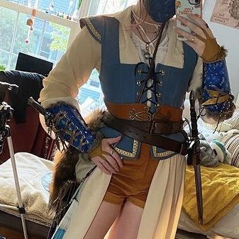 Ren Faire Mage, Ren Faire Trinket Trading Ideas, Bard Clothes, Ren Faire Elf, Bard Costume, Amtgard Garb, Rogue Costume, Eclipse Jewelry, Medieval Fantasy Clothing