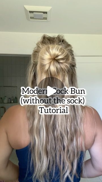 Lainey Ostrom on Instagram: "Literally one of my favorite buns. A sock bun without the sock. Who here used to roll up a sock from their drawer and make a large bun on top of their head? Of course it had to be slicked back with NO BUMPS. Am I right? 😆🙋🏼‍♀️ good old days!  - #sockbun #hairupdostyle #hairupstyle #hairupdos #halfuphairstyle #halfuphalfdown #halfuphairdo #halfupmessybun #messybuntutorial #easybun #bohobun #bohohairstyles" How To Do A Top Bun, Diy Sock Bun, Half Up Hair Do, Sock Bun Tutorial, Med Hair, Boho Bun, Sock Bun Hairstyles, Sock Buns, Donut Bun