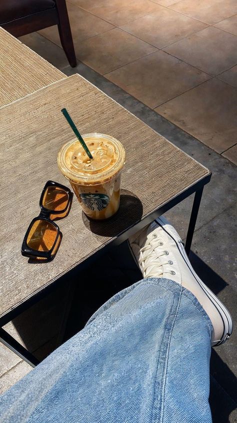 Drink Photo Instagram, Coffee Photo Ideas Instagram, Coffee Photos Instagram, Caramel Macchiato Aesthetic, Coffee Girl Aesthetic, Coffee Photography Aesthetic, Lifestyle Aesthetic Wallpaper, Starbucks Pictures, Peace And Positivity