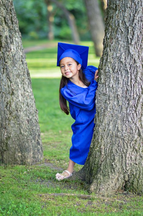 Children Graduation Ideas, Daycare Graduation Pictures, Preschool Graduation Photo Ideas, Kindergarten Graduation Pictures Boys, Kindergarten Graduation Pictures Ideas, Kindergarten Graduation Photoshoot Ideas, Pre K Graduation Ideas Pictures, Preschool Graduation Ideas Pictures, Pre K Graduation Photoshoot