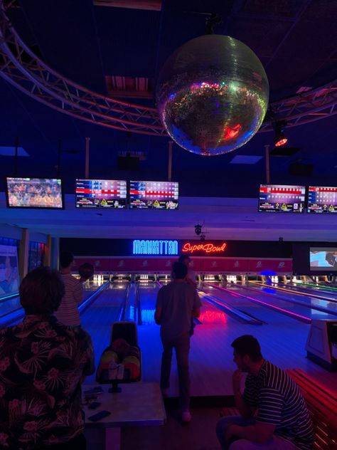 Disco Bowling Party, Bowling Alley Outfit, Bowling Alley Design, Bowling Aesthetic Pictures, Bowling Outfit Aesthetic, Bowling Alley Aesthetic, Bowling Outfit Ideas, Bowling Alley Party, Vintage Bowling Alley Aesthetic