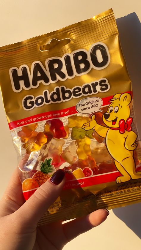 Haribo Gummy Bears Aesthetic, Haribo Jelibon Story, Haribo Aesthetic, Gummy Bears Aesthetic, Gummy Bear Aesthetic, Freakshakes Recipe, Haribo Gummy Bears, Snack Organizer, Sleepover Food