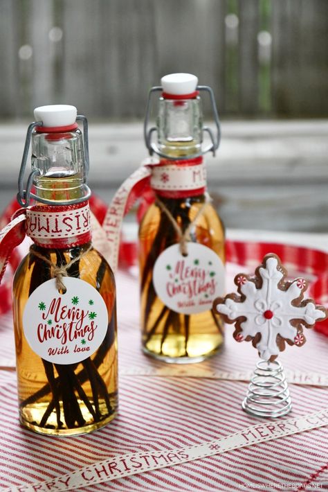 Vanilla Extract Christmas Gift, Diy Vanilla Extract, Vanilla Christmas, Diy Vanilla, Large Mason Jars, Madagascar Vanilla Beans, Homemade Vanilla Extract, Miniature Christmas Trees, Cinnamon Swirl