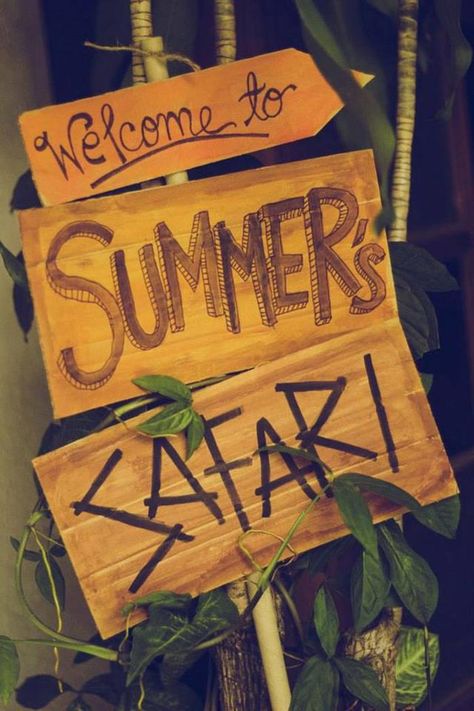 Zoeys safari!!   DIY Safari Party with Lots of Awesome Ideas via Kara's Party Ideas | KarasPartyIdeas.com Diy Safari Sign, Wild Theme, Safari Signs Diy, Decor Entrance, Safari Door Decorations, Safari Sign, Diy Safari Decorations, Safari Jungle, Jungle Thema