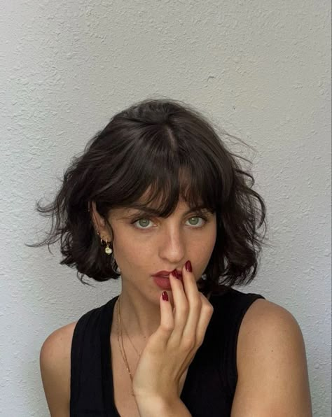 Top 50 Short Bob Hairstyles for Women in 2024 (Detailed Gallery + Video) | 50 Stunning Short Bob Hairstyles for Women Trending in 2024 | Aesthetic Women's Hairstyles & Haircut Inspo Bob Pendek, French Bob, Haircut Inspo, Hair Inspiration Short, Hair 2024, Penteado Cabelo Curto, Short Hair With Bangs, Short Hair Haircuts, Cut My Hair