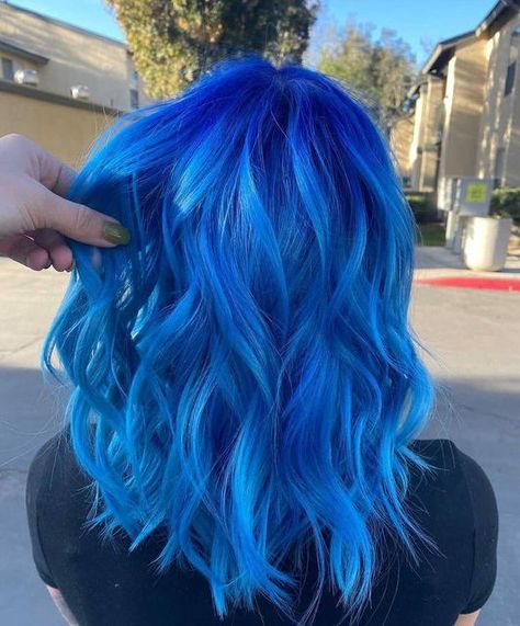 Blue Hair With Light Blue Highlights, Blue Hair Bright, Blue Hair Faded, Blue Hair Goth, Blue Hair Dye Ideas, Shades Of Blue Hair, Neon Blue Hair, Decolored Hair, Vibrant Blue Hair