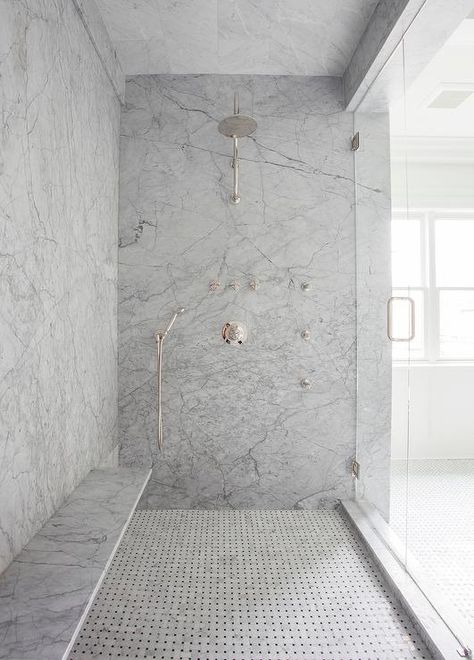 Modern Shower Design, Marble Walls, Best Bathroom Flooring, Marble Showers, Luxury Tile, Bad Inspiration, Shower Seat, Flooring Inspiration, Shower Bench