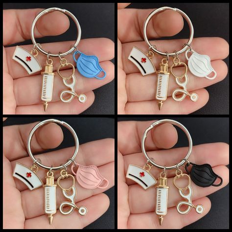 LLavero de nuevo diseño para médico, herramienta médica, estetoscopio, máscara de jeringa, llavero de enfermera, regalo para estudiante de medicina, llavero de recuerdo _ - AliExpress Mobile Nursing Student Quotes, Big Sister Necklace, Sister Necklace, Bullet Journal Art, Cute Box, Keychain Design, Diy Crafts For Home Decor, Polymer Clay Charms, Small Business Ideas