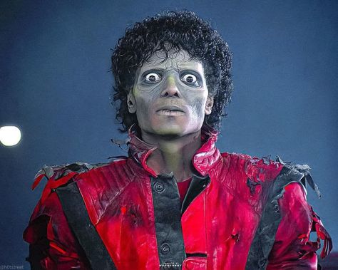 Michael Jackson Zombie, Thriller Michael Jackson, Halloween Wallpaper Cute, Photos Of Michael Jackson, Michael Jackson Thriller, Jackson 5, The Jacksons, Mullet Hairstyle, Halloween Inspiration