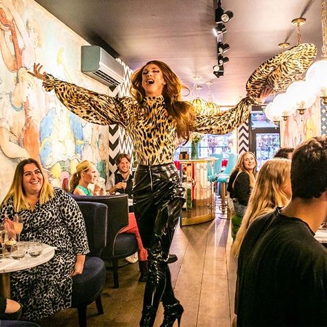 Tickets 🎫 Ticket for 1 to Drag Queen Cupcake Bottomless Brunch, including 90 minutes of bottomless drinks and vegan cupcakes Highlights 🧁 London’s first and only vegan cupcake drag queen brunch 🥂 Enjoy the frothy pink Bellinis, high-class rosehip cocktails and St Germain spritz 🎁 Lots of am Drag Brunch Decorations, Drag Brunch Aesthetic, Drag Brunch, Brunch Aesthetic London, Brunch Edinburgh, Brunch London, London Queen, Drag Race Uk Season 4, Bottomless Brunch