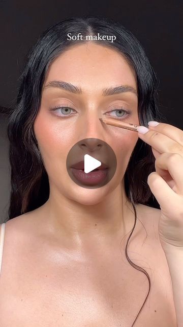 Vanessa on Instagram: "Soft glam natural toned makeup looks are some of the prettiest in my opinion" Subtle Makeup Looks For Brown Eyes, Natural Glam Makeup Pale Skin, Wedding Guest Eye Makeup Tutorial, Pale Makeup Looks Dark Hair, Natural Sultry Makeup, Simple But Elegant Makeup Looks, Parisian Makeup Look Classy, No Eyeshadow Makeup Look, Winter Make Up Looks Natural