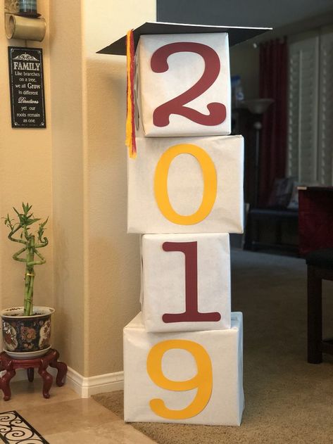 High School Graduation Gym Decorations, Sk Graduation Ideas, Graduation Chair Decorations, Grad Diy Decorations, Diy Kindergarten Graduation Decorations, Classroom Graduation Decorations, High School Graduation Party Decorations Diy, Grade 8 Grad Decorating Ideas, Eyfs Graduation Ideas