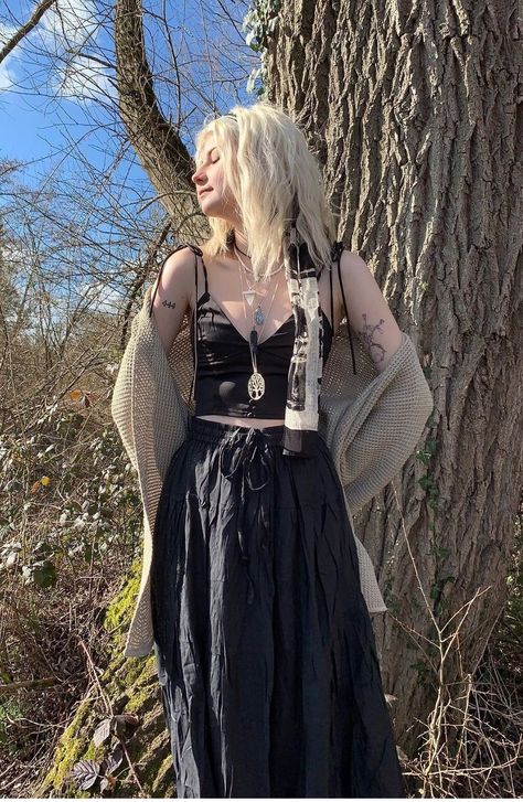 Hippie Goth Outfits, Hippie Goth, Strega Fashion, Estilo Hippie, Hippie Tops, Future Outfit, Gothic Outfits, Goth Outfits, Hippie Outfits