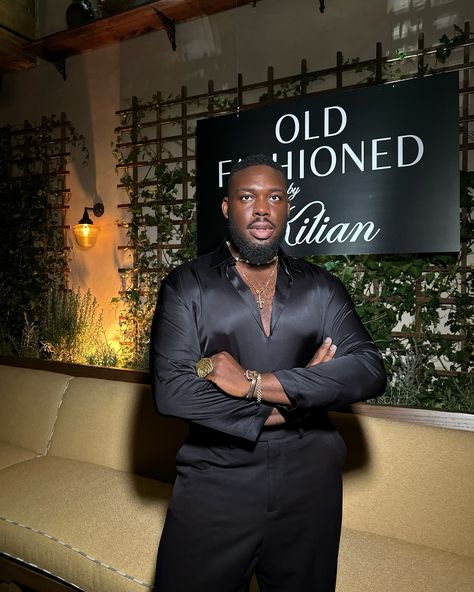 NYFW after-party with @kilianparis ? Don’t mind if I do! 😎💃🏿 Got to vibe all night and smell the iconic Old Fashioned fragrance—let’s just say I’m officially obsessed.🍸✨ Is it possible to fall in love with a scent? Because, yep, it happened. 🖤 #kilianparis #oldfashioned #afterparty #nyfw #perfume By Kilian, Old Fashioned, Falling In Love, Fall In Love, In Love, Fragrance, Mindfulness, Let It Be, Quick Saves