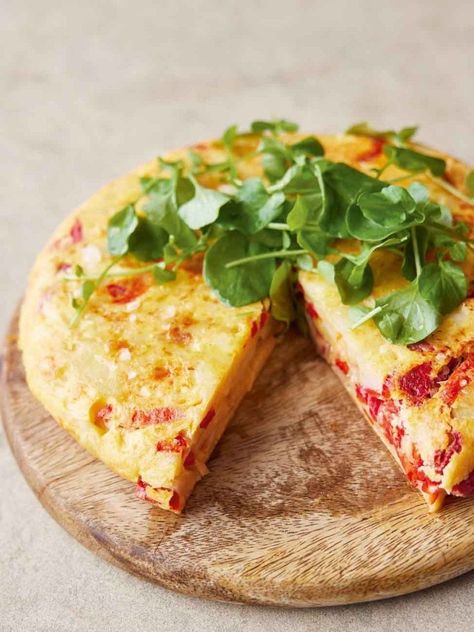 Tortilla frittata | Jamie Oliver recipes Jamie Oliver 5 Ingredients, Easy Frittata Recipe, Easy Frittata, 5 Ingredients Or Less, Fakeaway Recipes, Frittata Recipe, Jamie Oliver Recipes, 15 Minute Meals, Healthy Family Meals