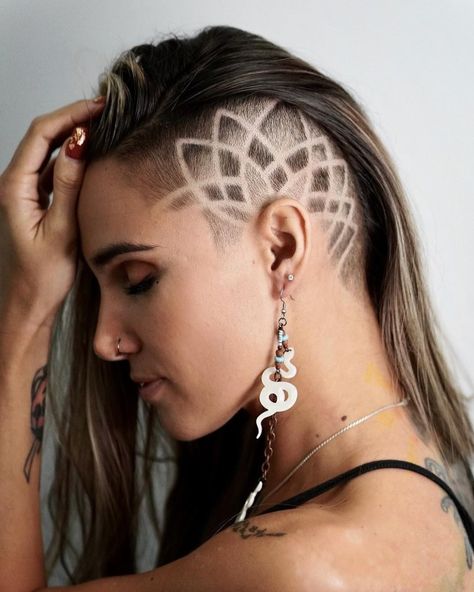 Undercut Designs Side Of Head, Female Shaved Head Design, Floral Undercut Designs, Side Hair Designs For Women, Undercut Shave Design, Temple Undercut For Women, Mandala Hair Design, Shaved Designs In Hair, Side Undercut Designs