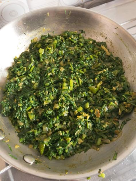 All about Saag & easy saag recipe (Indian spiced spinach) - Everyday Nourishing Foods Saag Bhaji Recipe, Spinach Saag Recipe, Indian Spinach Recipes, Tofu Saag, Curried Spinach, Paneer Saag, Wild Spinach, Frozen Spinach Recipes, Vegetable Curries