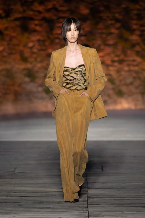 Resort 2024 Collection, Cruise Fashion, Fancy Fits, Make Fashion, Resort 2024, Yellow Outfit, Future Trends, Alberta Ferretti, 2024 Fashion