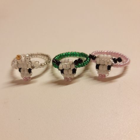 Cow Bead Ring, Cow Beaded Ring, Beaded Animal Rings, Cow Ring Beads, Cat Bead Ring, Cow Bead Pattern, Seed Bead Ring Ideas, Seed Bead Rings Diy, Beaded Cow