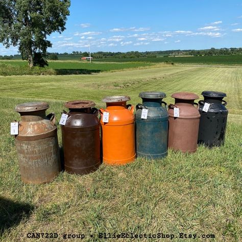 Rustic Front Porch Decor, Antique Milk Jug, Farmhouse Garden Decor, Painted Milk Cans, Antique Milk Can, Rustic Front Porch, Front Porch Garden, Old Milk Cans, Industrial Farmhouse Decor